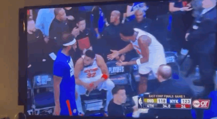 og-anunoby,-karl-anthony-towns-caught-in-heated-sideline-exchange-during-knicks-collapse