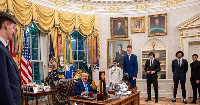 watch:-trump-overshadowed-by-7’9-florida-gator-during-viral-oval-office-meeting