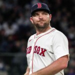 red-sox-reliever,-cancer-survivor-liam-hendriks-slams-fans-for-‘vile’-death-threats