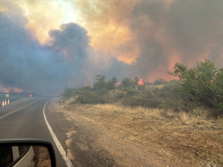 arizona’s-cody-fire-scorches-1,000-acres-near-tucson,-prompting-evacuations