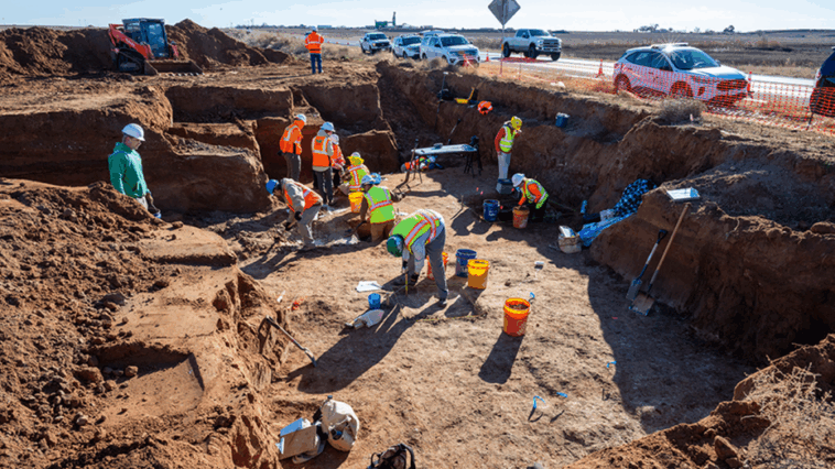 texas-road-construction-unearths-‘colossal’-prehistoric-remains-of-‘big-ol’-animals’