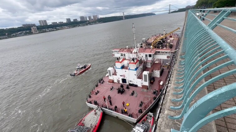 nyc-sewage-boat-explosion-in-hudson-river-kills-1-city-worker,-injures-2-others