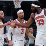 sources:-knicks-mull-benching-hart-for-robinson