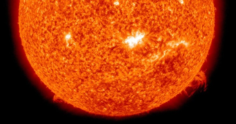 nasa-says-earth-hit-by-‘x-class-solar-flares,’-warns-of-blackouts-and-‘internet-apocalypse’