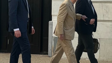 senator-mitch-mcconnell-in-frail,-incapacitated-condition