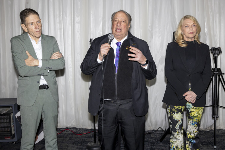 rfk-jr.-teams-up-to-‘save-the-ostriches’-with-nyc’s-own-animal-loving-billionaire-john-catsimatidis
