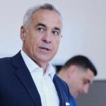 romanian-populist-who-ran-for-president-before-election-was-annulled-steps-away-from-politics