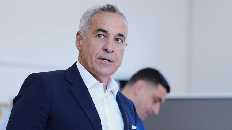 romanian-populist-who-ran-for-president-before-election-was-annulled-steps-away-from-politics