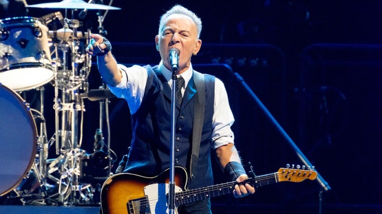 jersey-shore-bar-cancels-springsteen-cover-band-over-the-boss’-anti-trump-rants