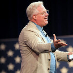 glenn-beck-urges-america’s-grads-to-preserve-history-to-guarantee-future