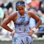french-open-2025:-coco-gauff-forgets-racket,-but-still-cruises-to-victory-in-first-round