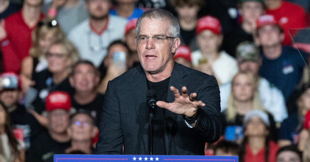 brett-favre-endorses-posts-saying-netflix-targeting-him-for-being-‘an-outspoken-trump-supporter’