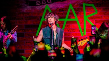 this-pop-rock-band-ditched-pyrotechnics-for-middle-america-porch-parties