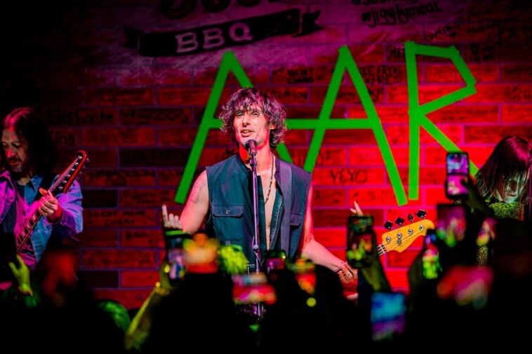 this-pop-rock-band-ditched-pyrotechnics-for-middle-america-porch-parties