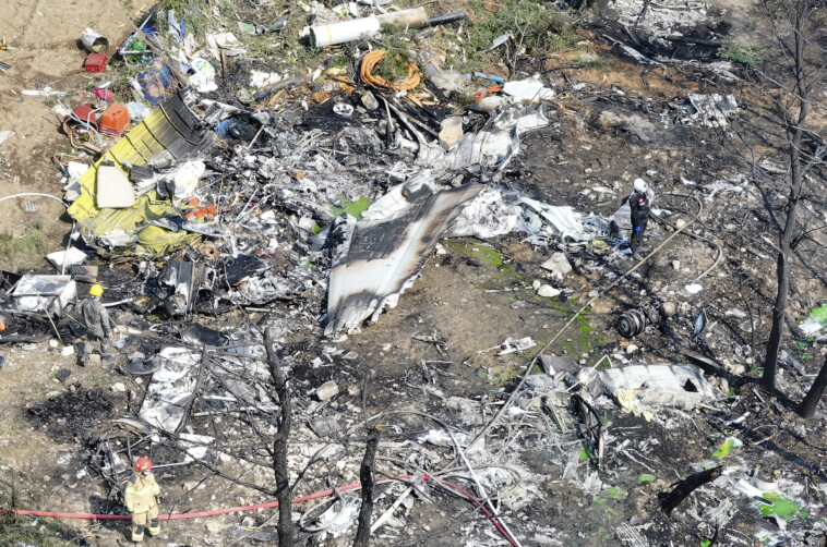 south-korean-navy-patrol-plane-crashes-in-country’s-south,-killing-at-least-2