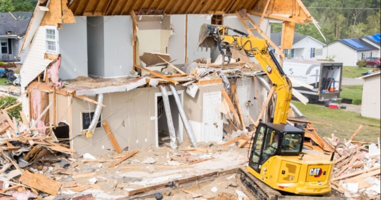 man-stunned-to-find-‘miracle-bible’-that-shouldn’t-have-been-there-in-tornado-wreckage