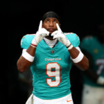 steelers-reportedly-eyeing-te-jonnu-smith-in-potential-trade-with-dolphins