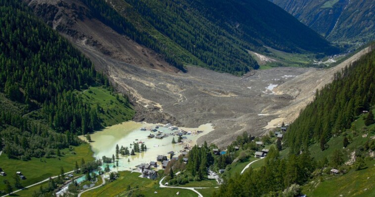 watch:-glacier-collapse-buries-90%-of-alpine-town-in-seconds