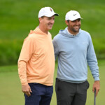 peyton-manning-hit-a-house-with-his-tee-shot,-and-scottie-scheffler-couldn’t-stop-from-laughing