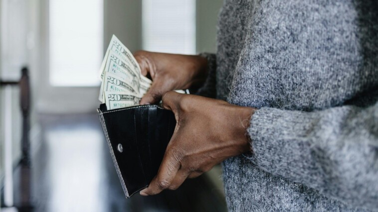 white-house-celebrates-increase-in-americans’-personal-income:-‘powerful-numbers’