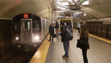 nyc-subway-stab-victim-attacked-by-maniac-blocking-grand-central-elevator