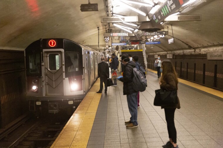 nyc-subway-stab-victim-attacked-by-maniac-blocking-grand-central-elevator