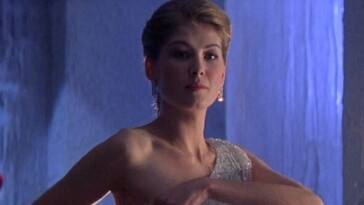 actress-rosamund-pike:-i-was-told-to-undress,-‘stand-there-in-underwear’-during-james-bond-audition