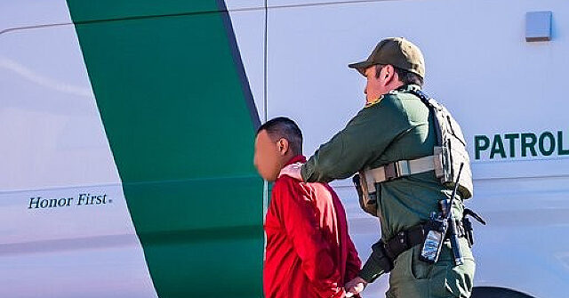 1,200-criminal-immigration-cases-charged-in-past-week-along-southwest-border