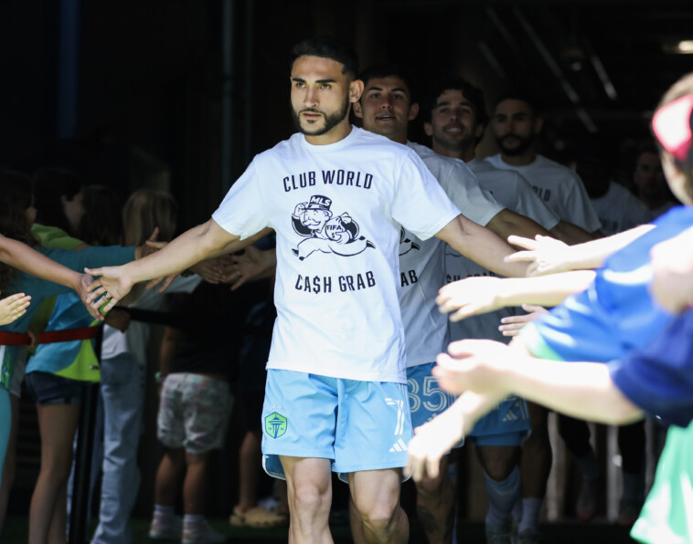 sounders-players-protest-mls’s-club-world-cup-‘cash-grab’,-fair-player-payments-ahead-of-match