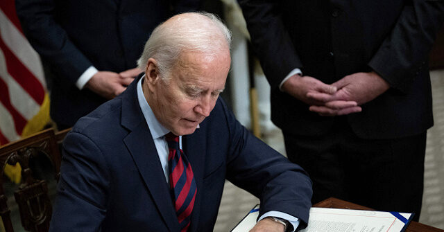 exclusive:-watchdog’s-biden-autopen-review-finds-‘criminal’-evidence-of-‘impersonating-the-president’