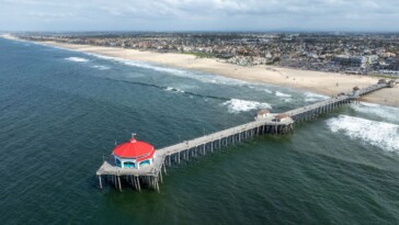 police-chase-turns-into-shootout-as-suspect-reaches-dead-end-after-driving-on-pier