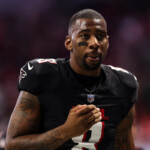 falcons’-kyle-pitts-dealing-with-unspecified-injury,-absent-from-the-field-at-otas
