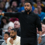 ex-knicks-associate-coach-johnnie-bryant-a-finalist-for-suns-job