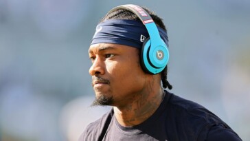 stefon-diggs-shows-up-at-voluntary-patriots-practice-after-viral-boat-video-sparks-controversy