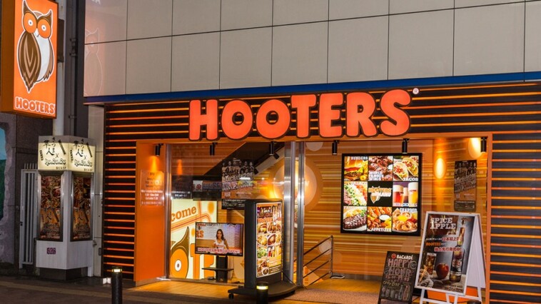 hooters-abruptly-closes-restaurants-in-multiple-states-amid-bankruptcy-restructuring:-‘never-easy’