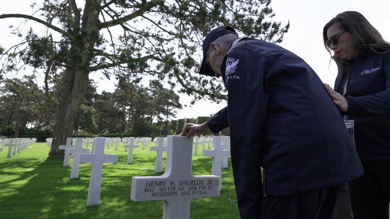 world-war-ii-veterans-travel-to-normandy-for-emotional-d-day-commemoration