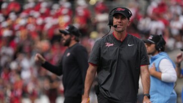 ‘like-john-wayne’:-to-succeed-at-western-kentucky,-tyson-helton-seeks-gunslingers