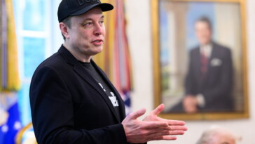 elon-musk-bashes-steve-bannon-as-‘a-criminal’-after-podcast-host-urges-trump-to-seize-spacex