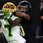 sources:-oregon-wr-stewart-suffers-knee-injury