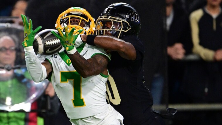 sources:-oregon-wr-stewart-suffers-knee-injury