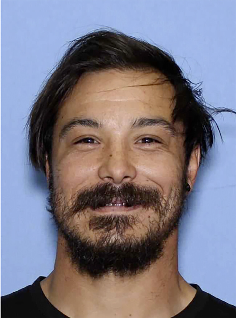travis-decker-searched-‘how-to-relocate-to-canada’-days-before-allegedly-killing-his-3-daughters