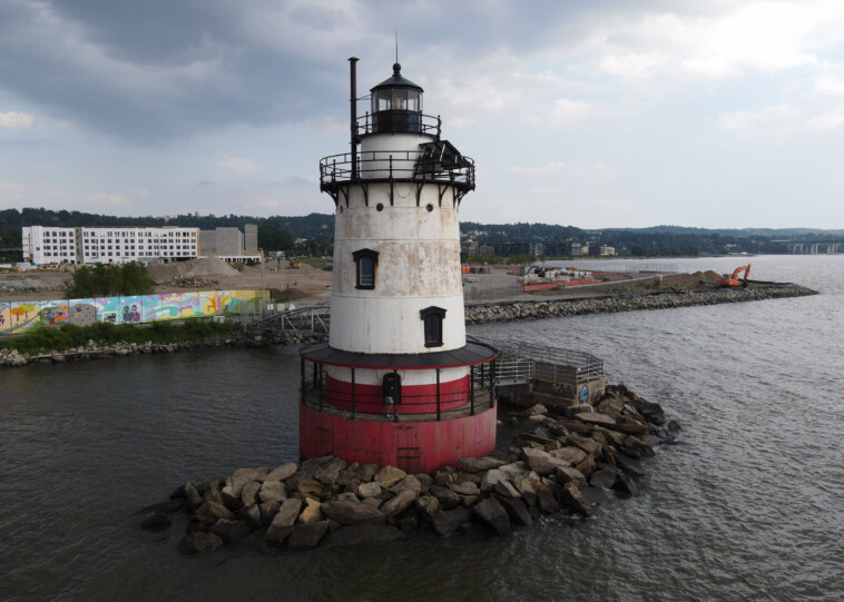 3-teens-arrested-for-trashing,-burning-historic-sleepy-hollow-lighthouse-in-‘heartbreaking’-fire
