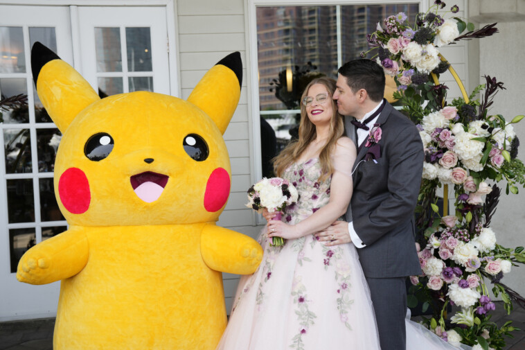 ‘i-choose-you!’-couple-ties-knot-during-new-jersey-pokemon-go-fest