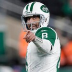 aaron-rodgers-officially-signs-one-year-contract-with-steelers-worth-over-$13-million:-report