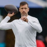 sources:-rodgers-with-steelers,-inks-$13m+-deal