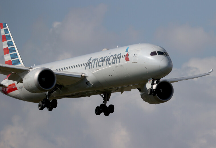 american-airlines-flight-to-naples-forced-to-reroute-because-plane-was-too-big-for-runaway