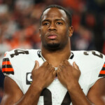 former-browns-all-pro-rb-nick-chubb-signs-1-year-deal-with-texans