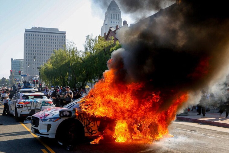 waymo-suspends-service-in-downtown-la.-after-rioters-burn-5-of-its-self-driving-vehicles