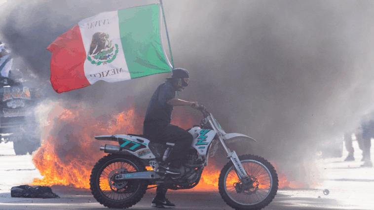 watch:-dem,-media-outlets-insist-la-anti-ice-riots-are-‘peaceful’-despite-violence,-injured-cops