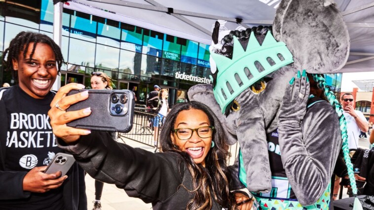 who-is-ellie-the-elephant?-a-day-with-the-new-york-liberty-icon
